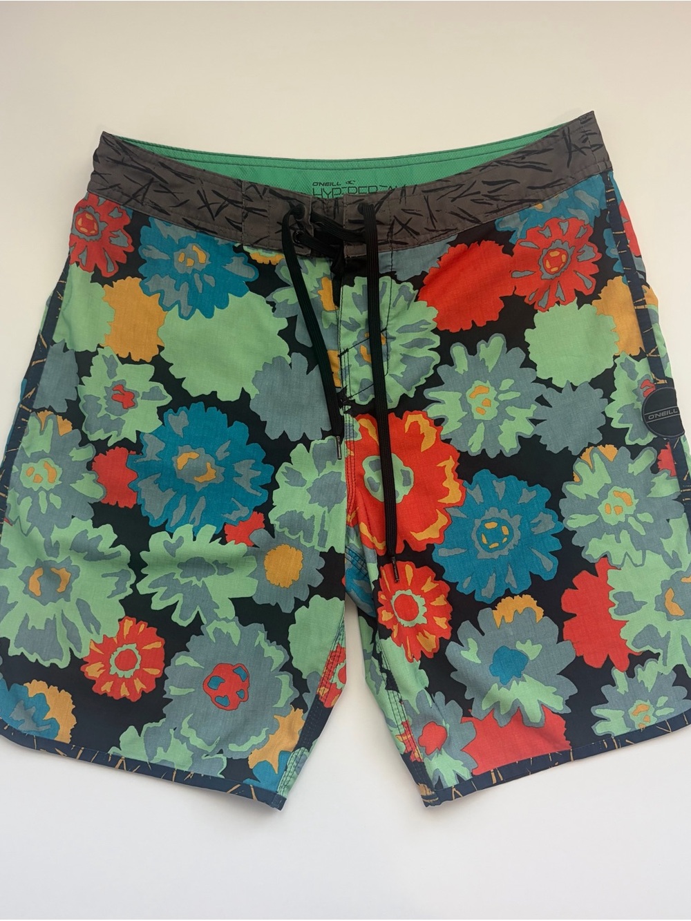 O'Neill Men’s Green Floral Boardshorts 32